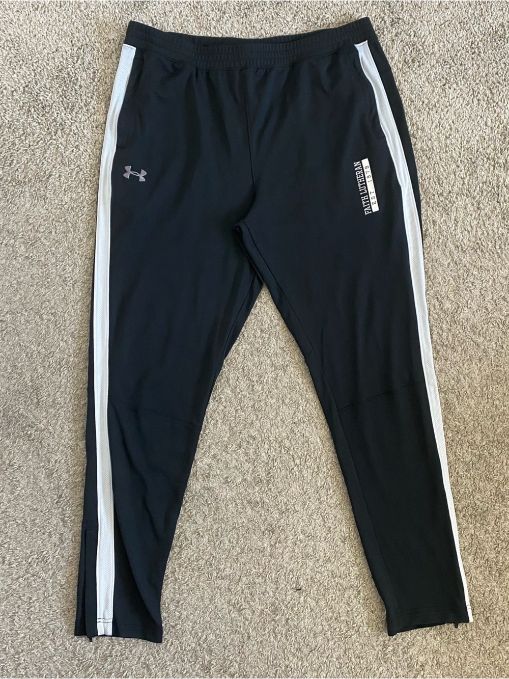 Under Armour Black Leggings with White Side Panels XL